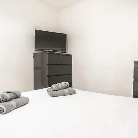 Modern Gem In Heart Of Malaga, Near Sights Rems Apartment Malaga